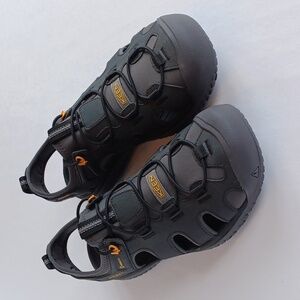 Keen Men's Solr High Performance Sport Closed Toe Sandals  SZ 10 NEW Black Gold